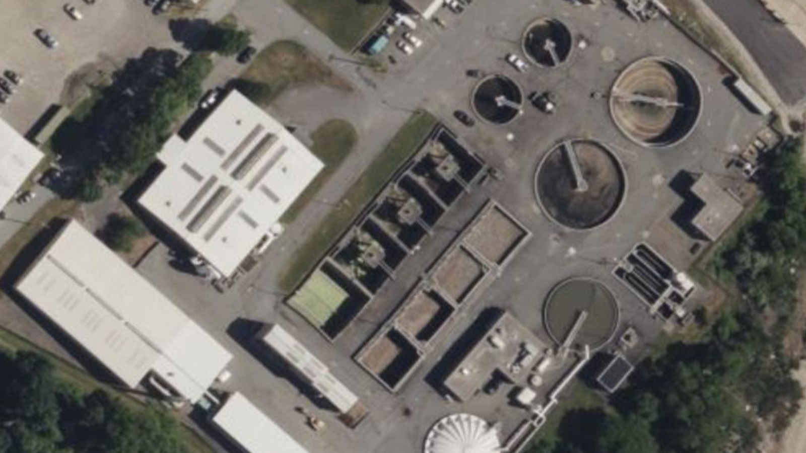 Aerial view of the Somerset Water Pollution Control Facility on Walker Street, with its round clarifier tanks